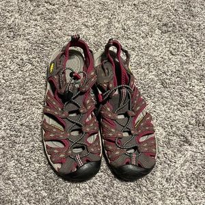 Woman’s waterproof keens! Good condition!